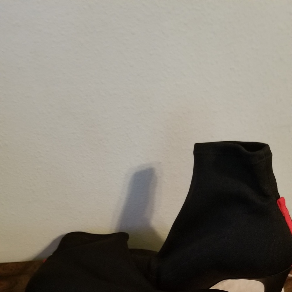 Sarah Jessica Parker Mesh Ankle boots Sz 6.5 Worn once